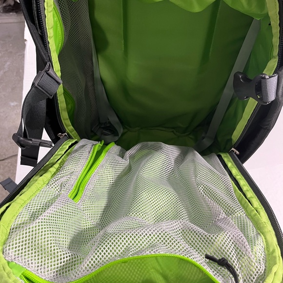 OSPREY SOJOURN 45 WHEELED TRAVEL PACK - Picture 9 of 15